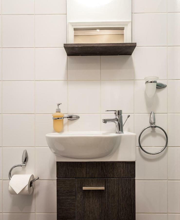 Exceptionally Located Studio Apartment Athen Exterior foto